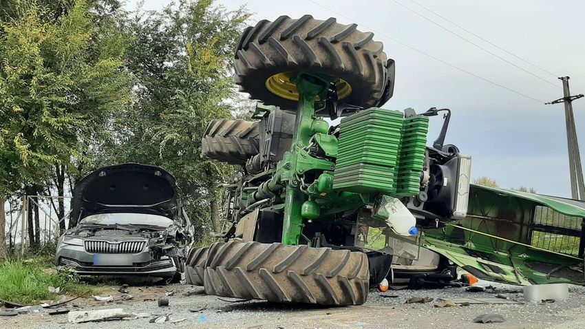 HAON Traktor nyerges vontató és személyautó karambolozott