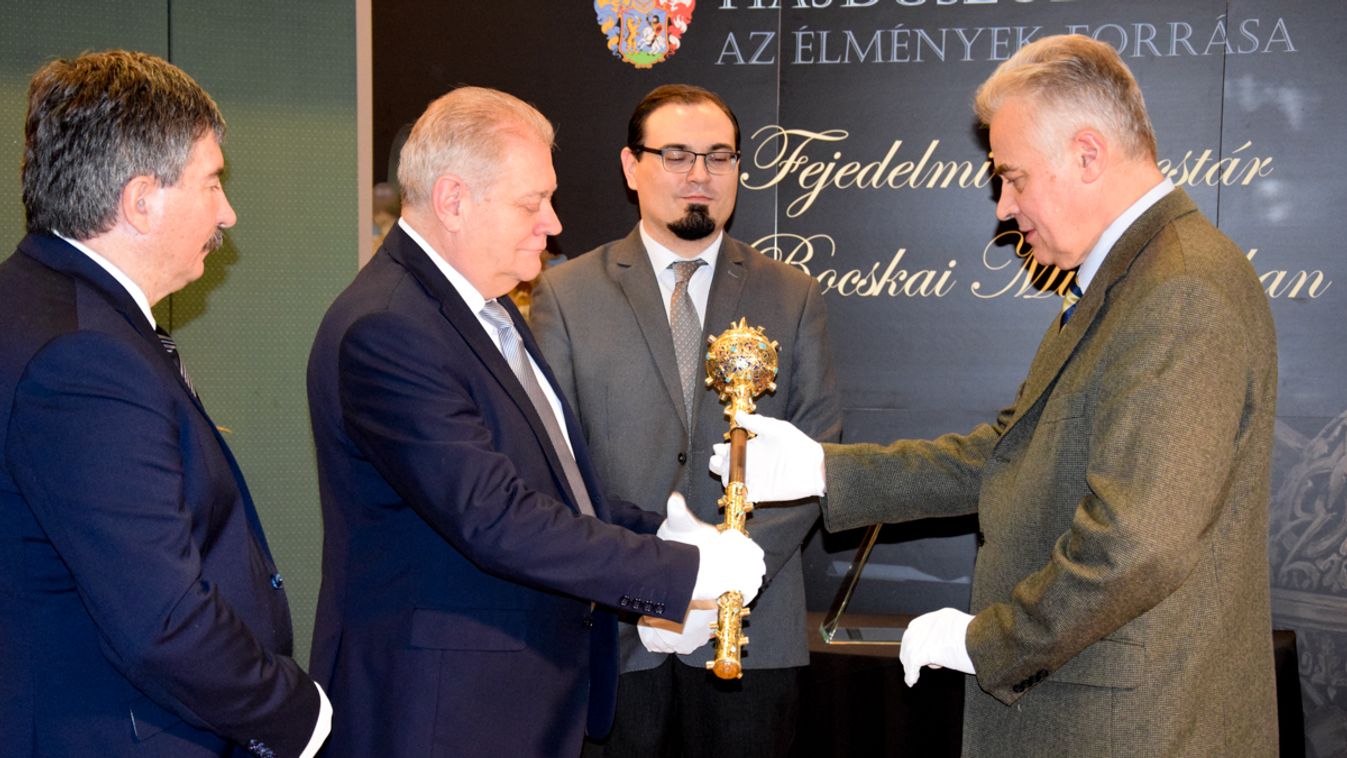 Hajdúszoboszlóra került a Bocskai-jogar hiteles másolata