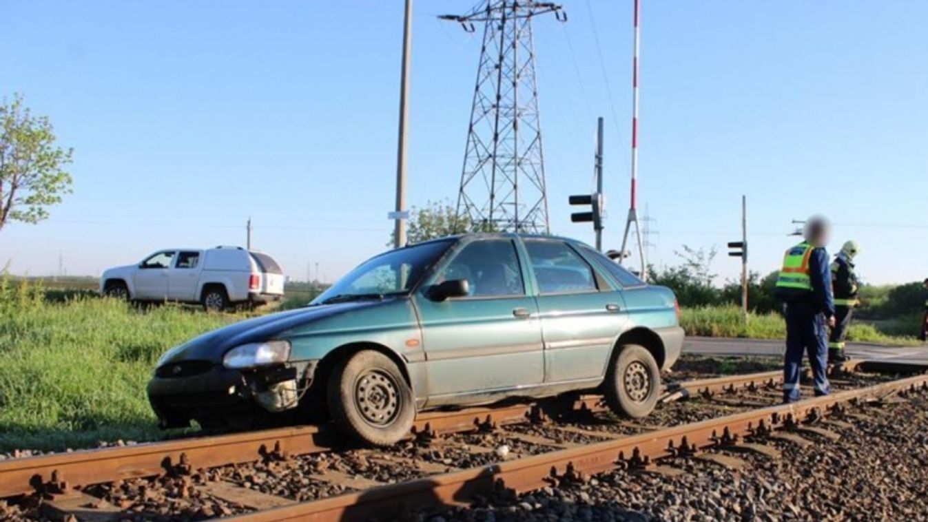 A síneken ért véget a debreceni férfi autókázása