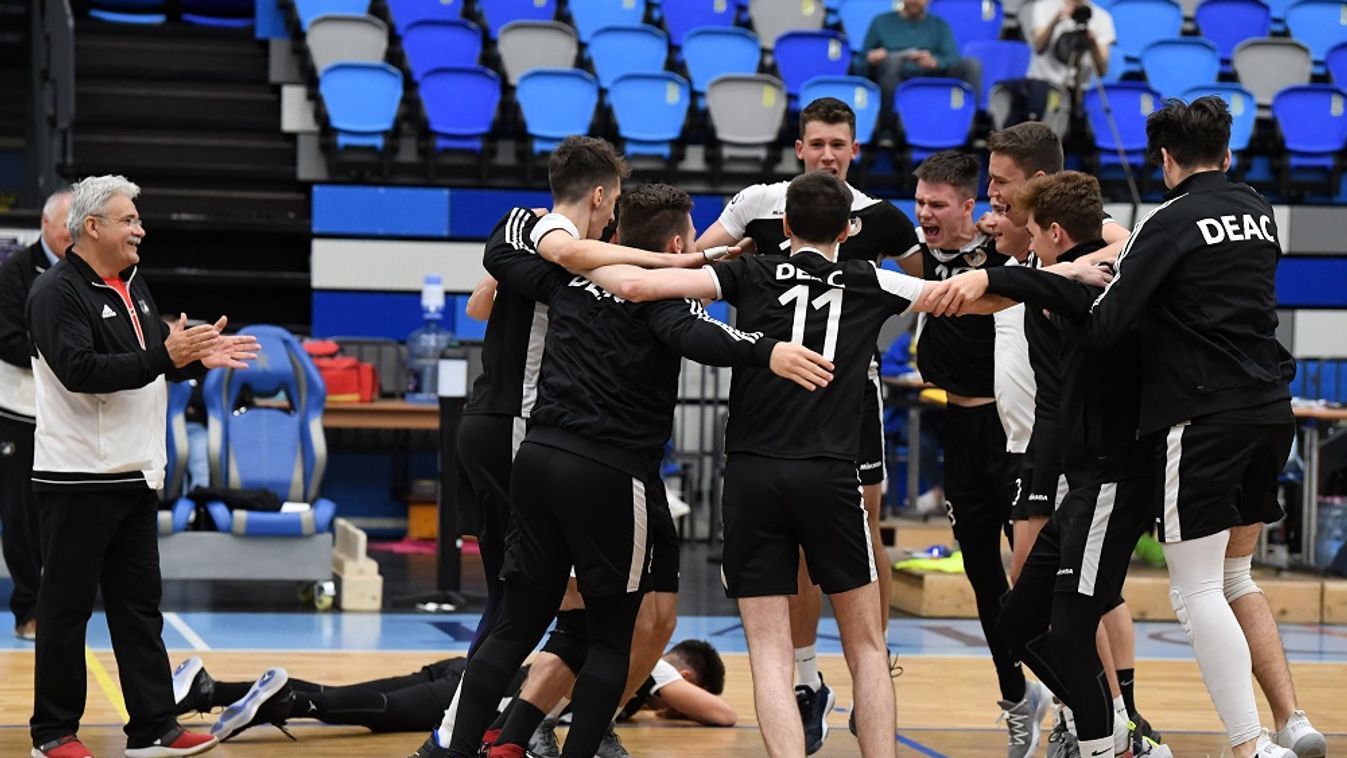 A jövőben is erős csapatra építhet a DEAC röplabdacsapata