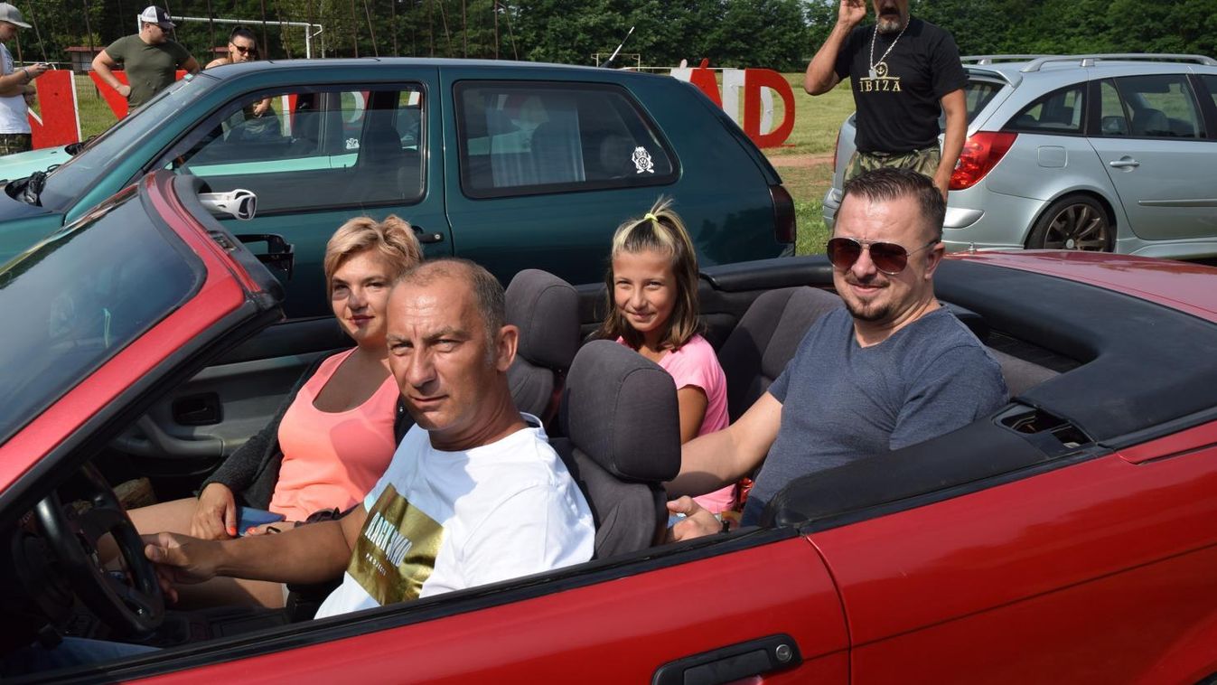 Hörögtek a kipufogók, zúgtak a motorok Nyíracsádon