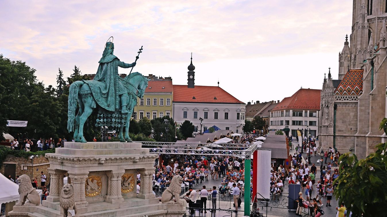 Csaknem ötvenezer ember vett részt a budai Vár programjain, 30 ezren nézték meg az Aranyvonatot