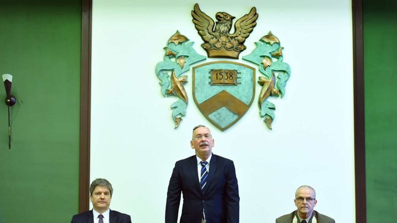 Tudás a haza szolgálatában: hadi kérdésekről volt szó a Debreceni Egyetemen
