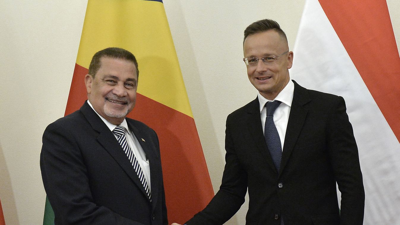Szijjártó: nem lehet ideológiai kérdést csinálni az oltóanyagok ügyéből (videó)