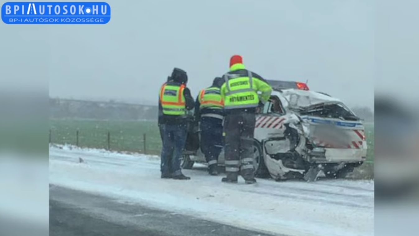 Nagyon összetört egy rendőrautó tegnap Polgárnál – videóval