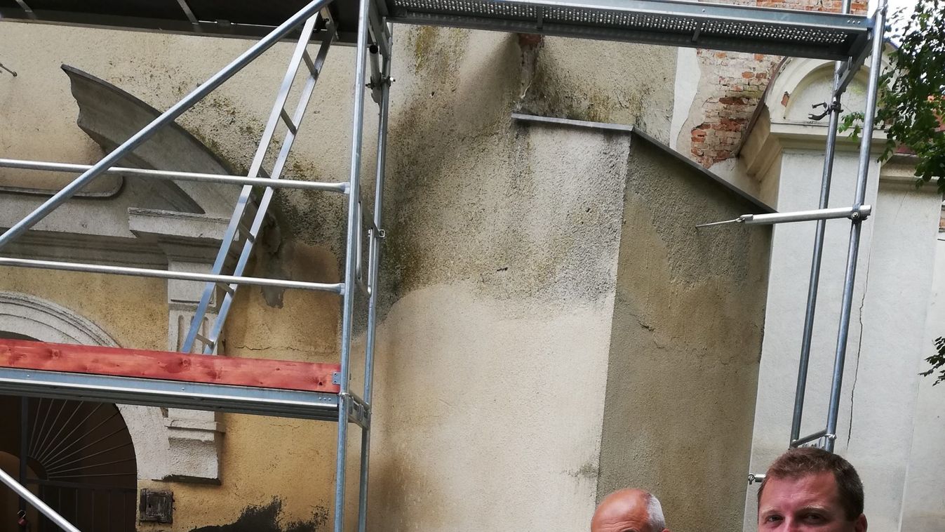 Van munka bőven a földesi templomon
