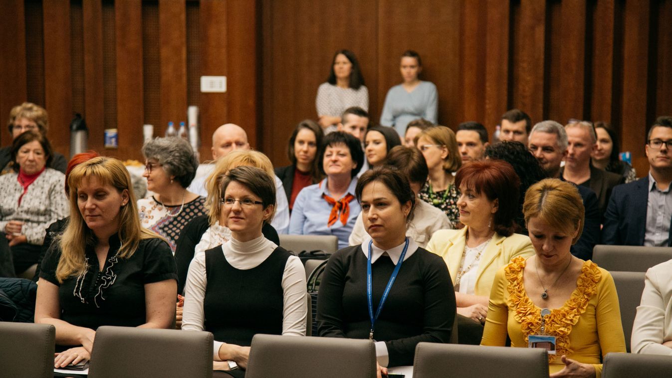 Lebilincselő büntetőeljárásokról, gyilkosok rémtetteiről beszéltek
