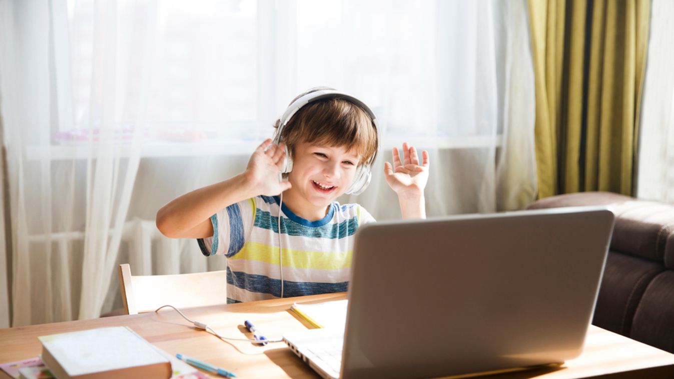 Szakmai értekezést tartottak az egyetemen az online oktatás tanulságairól