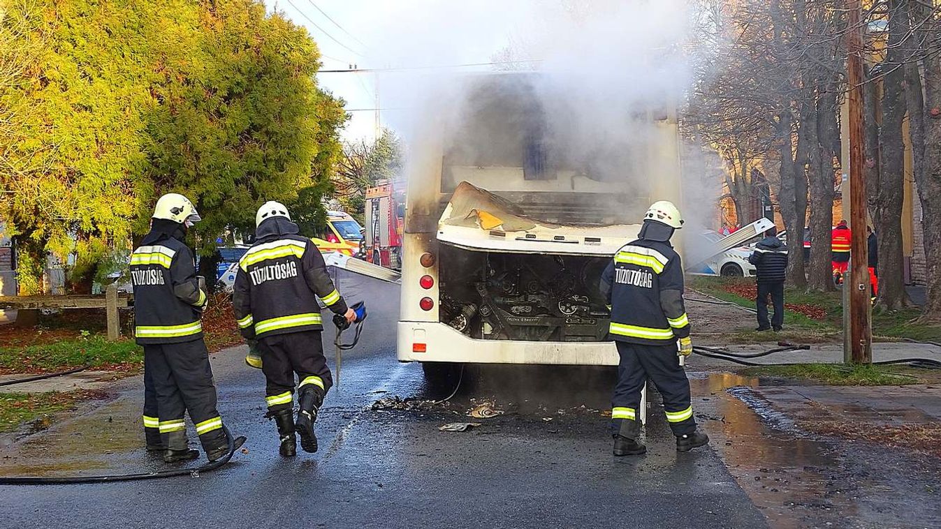 Kigyulladt egy diákokat szállító busz Hódmezővásárhelyen