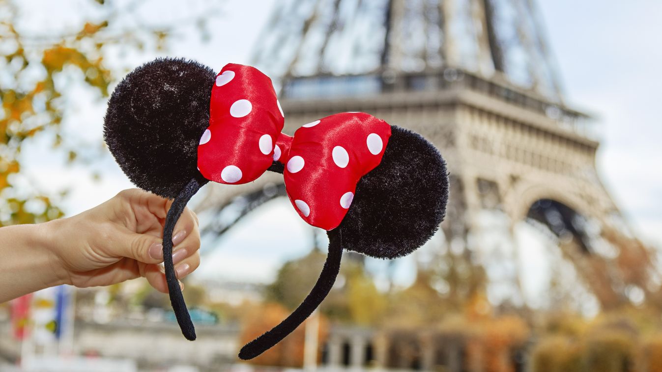 Bocsánatkéréssel megúszta a Disneyland egy szoptatós anya zaklatását (videó)