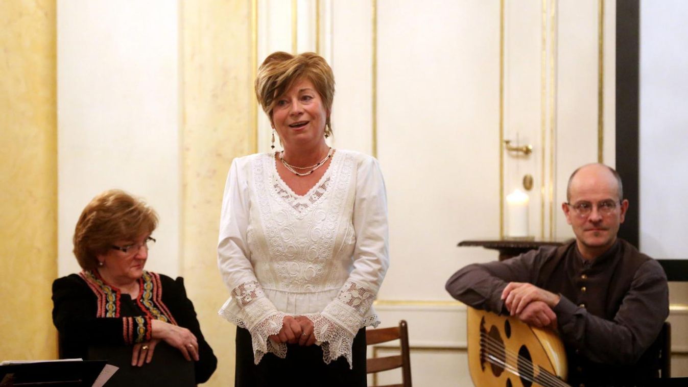 Lélekgyógyító munkát végez az énekszóval Szvorák Katalin