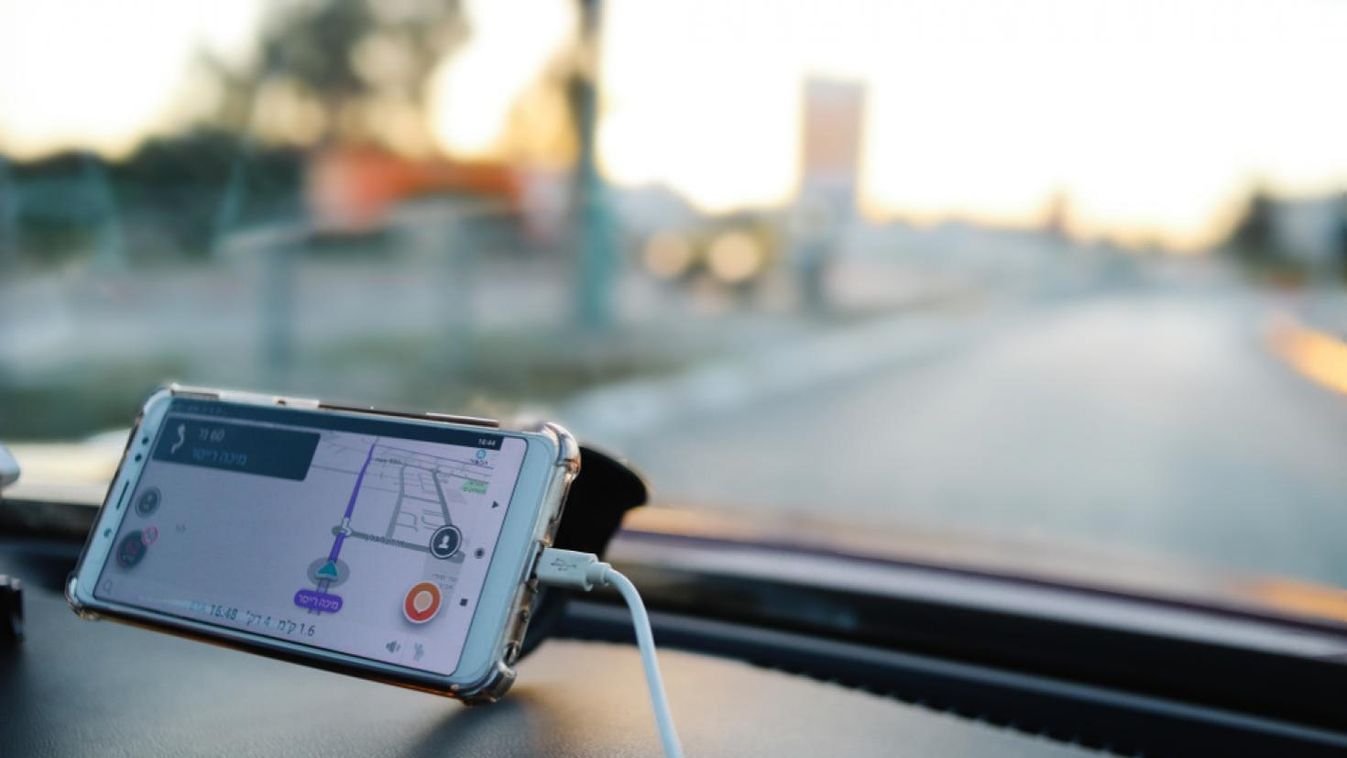 Zenélni fog a Waze navigáció alatt a Youtube