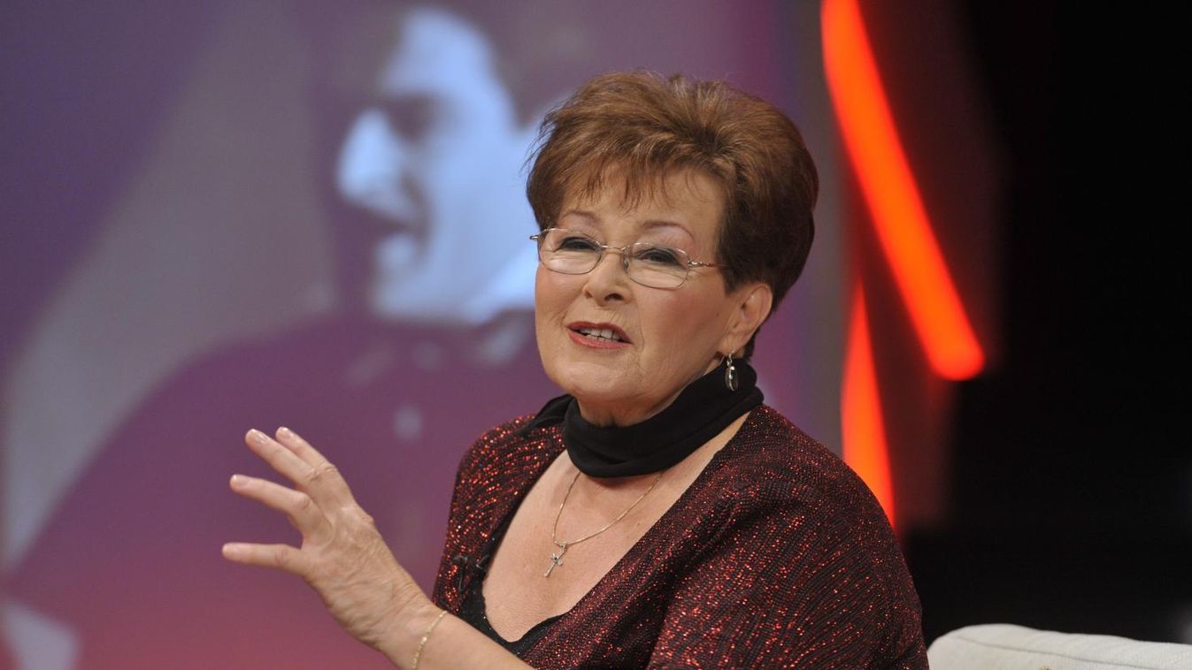 Császár Angélát már az orgánuma is versmondásra teremtette