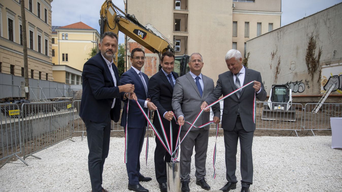 Négycsillagos szálloda alapkövét rakták le Debrecen központjában
