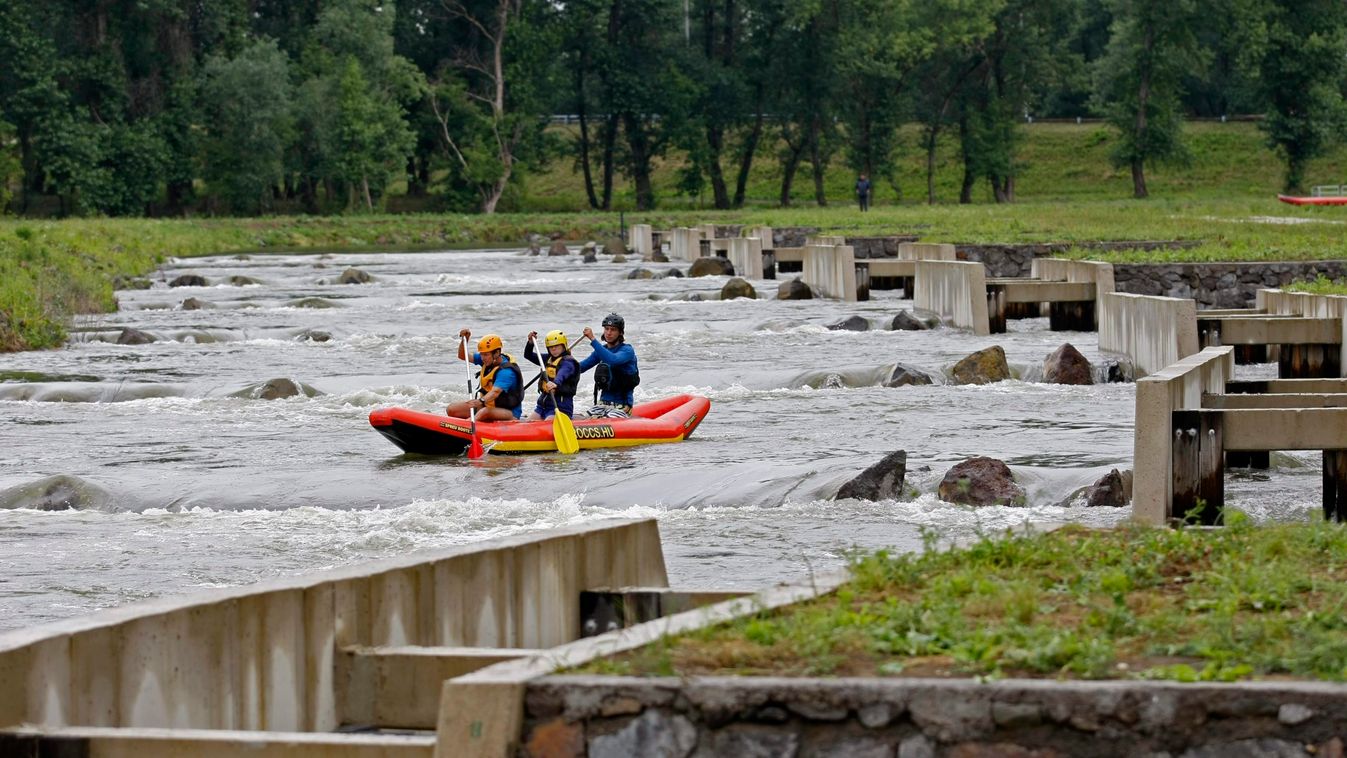 Ingyenes kerékpáros és kenus programokkal várják a diákokat a Tisza-tónál