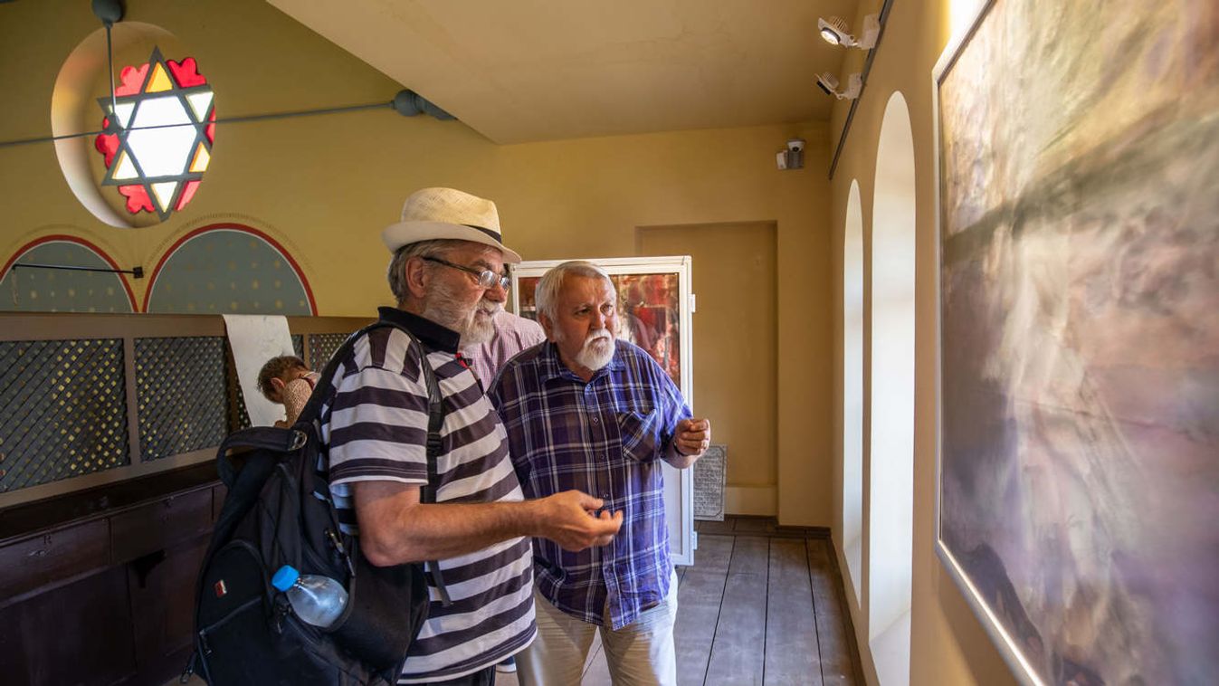 „Ima a gyermekekért” – Palotai Erzsébet festőművész kiállítása a debreceni Pásti Utcai Ortodox Zsinagógában