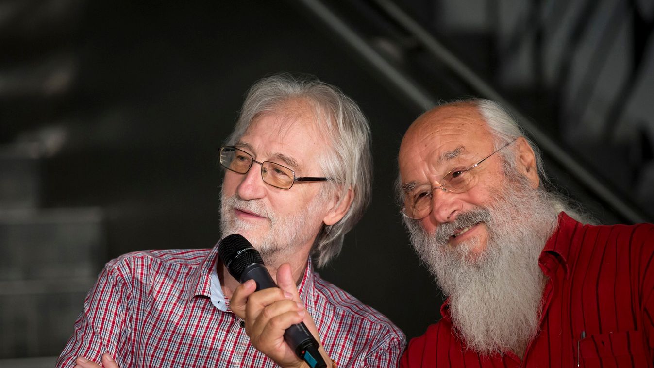 Tízezer nézőjét védi az Apostol a koncert elhalasztásával