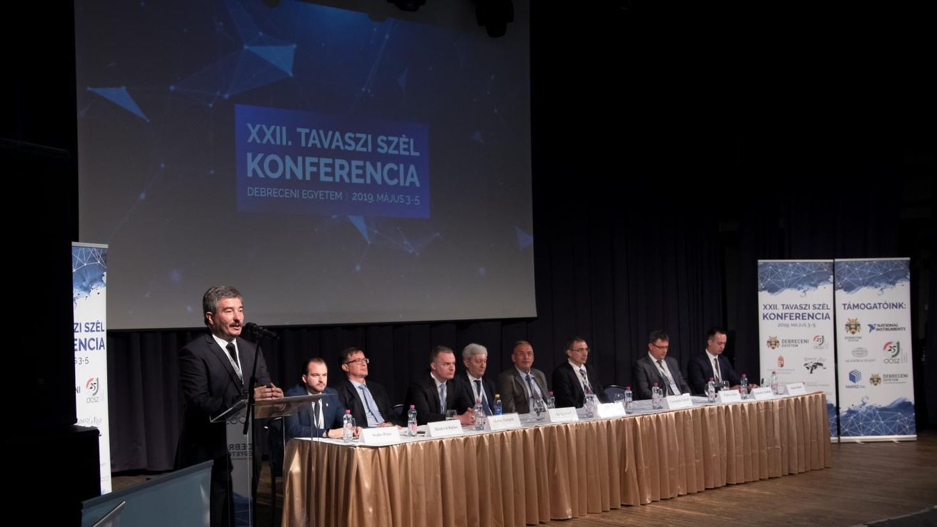 Doktoranduszok tanácskoznak a Lovardában
