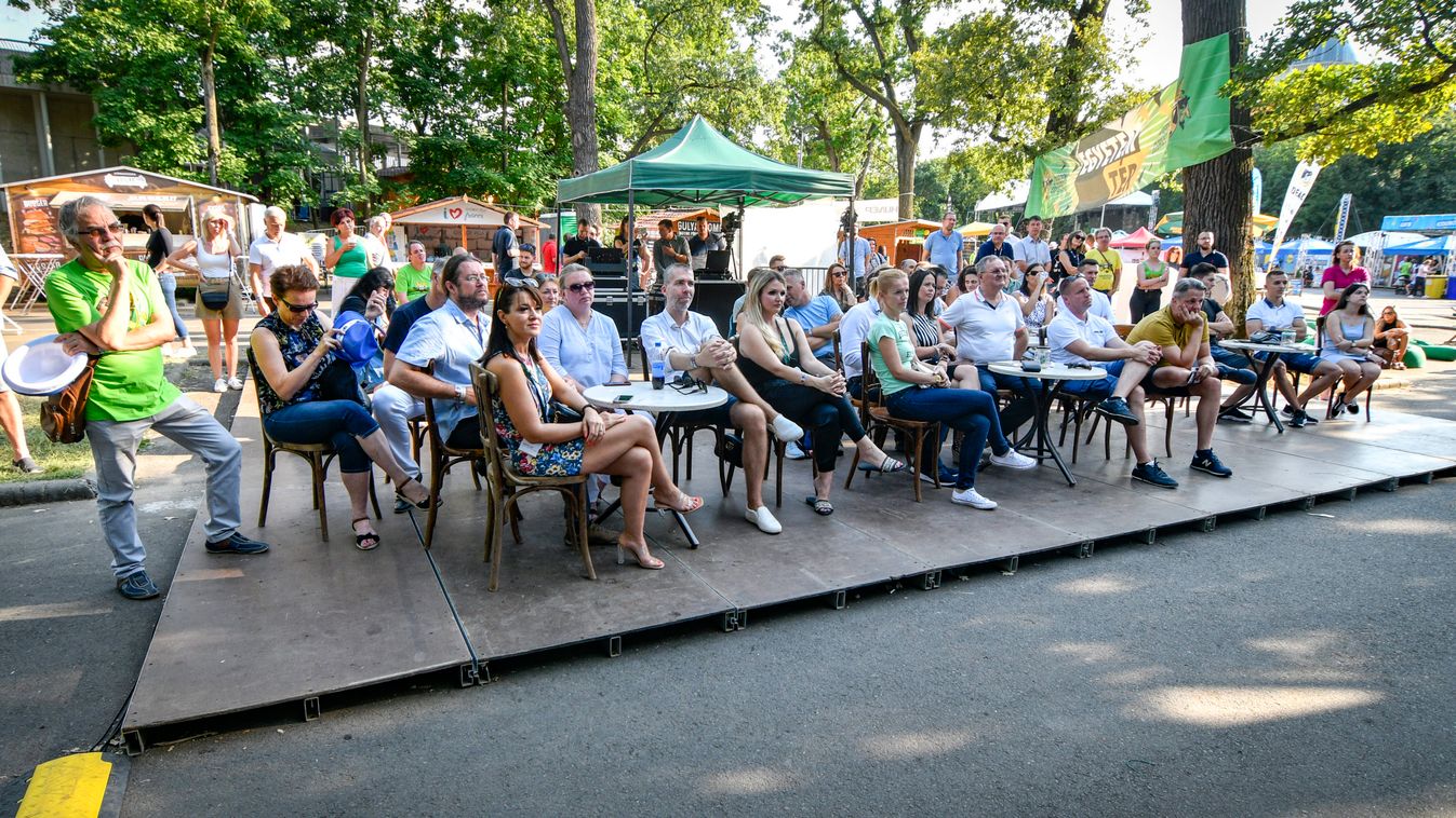 Sikeresen zárt az Egyetem Tér