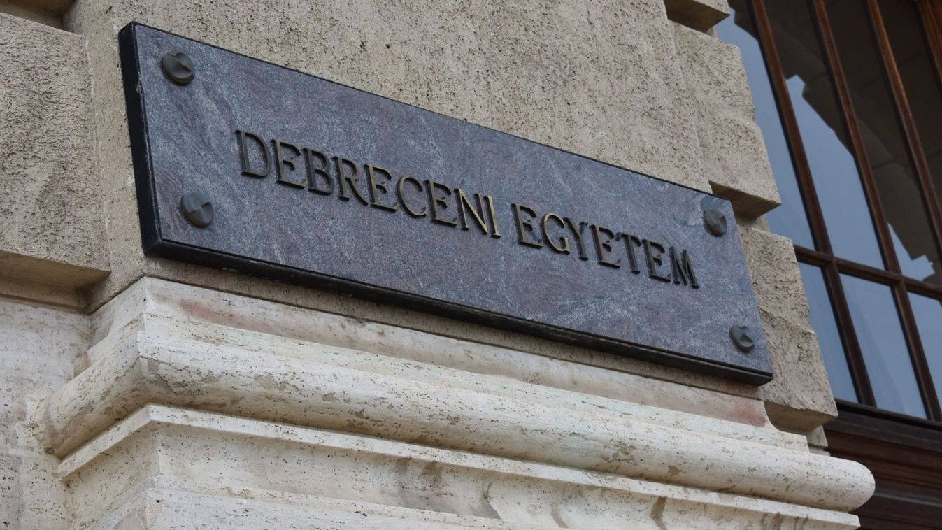 Második alkalommal hirdeti meg műfordítói pályázatát a DESzínház