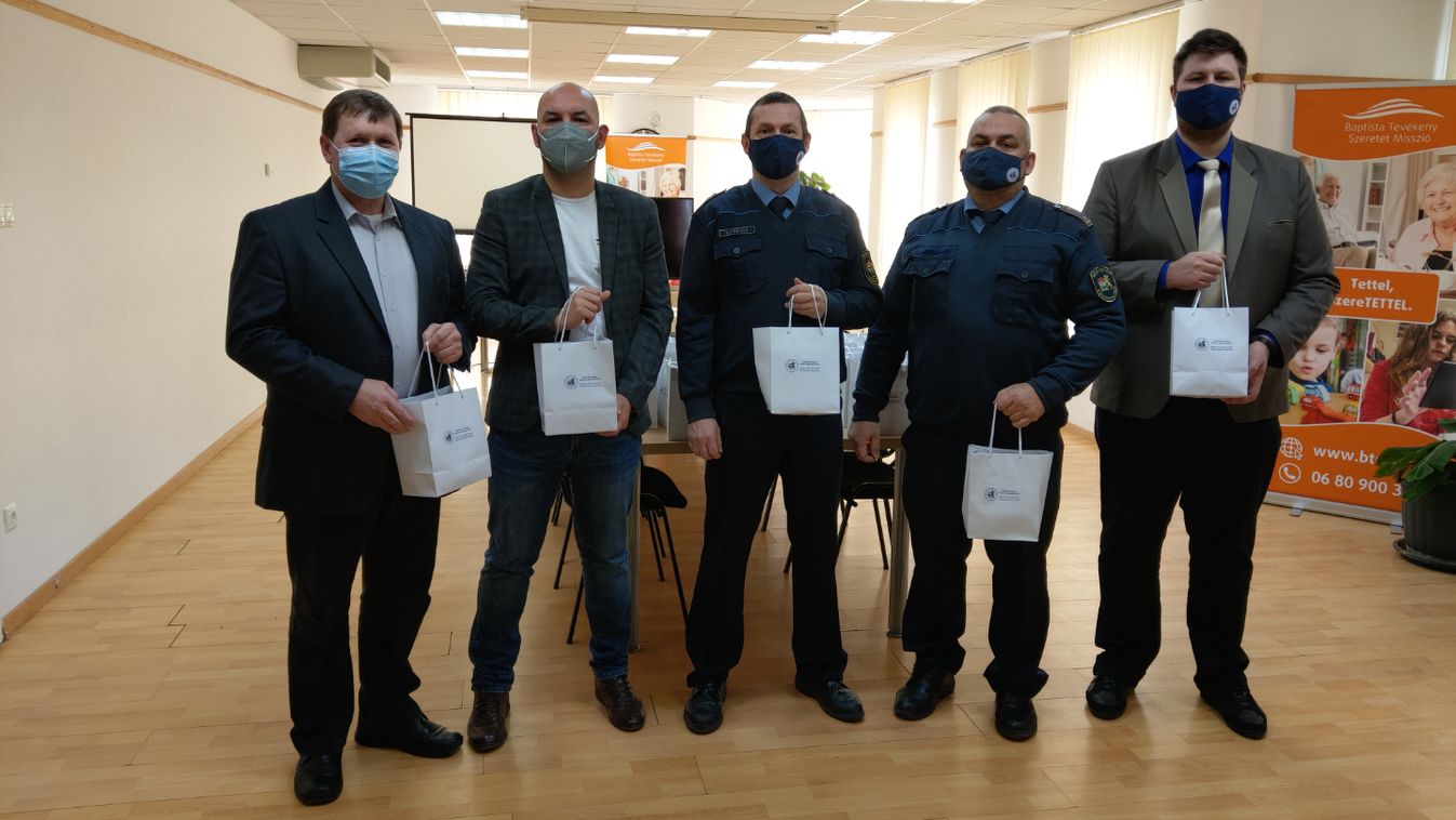 Fogvatartottak által készített ajándékot kaptak a debreceni gyerekek