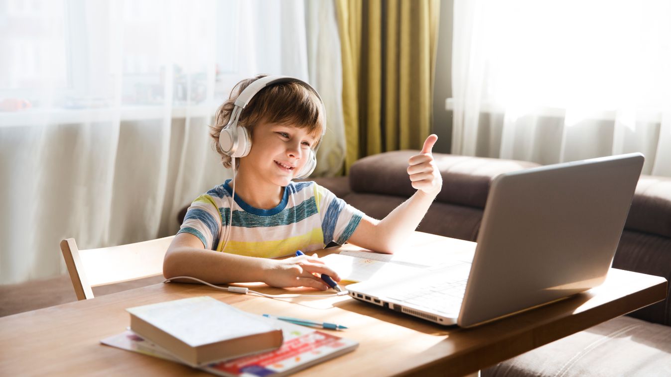 Iskolásokkal javíttatná a Chromebookokat a Google
