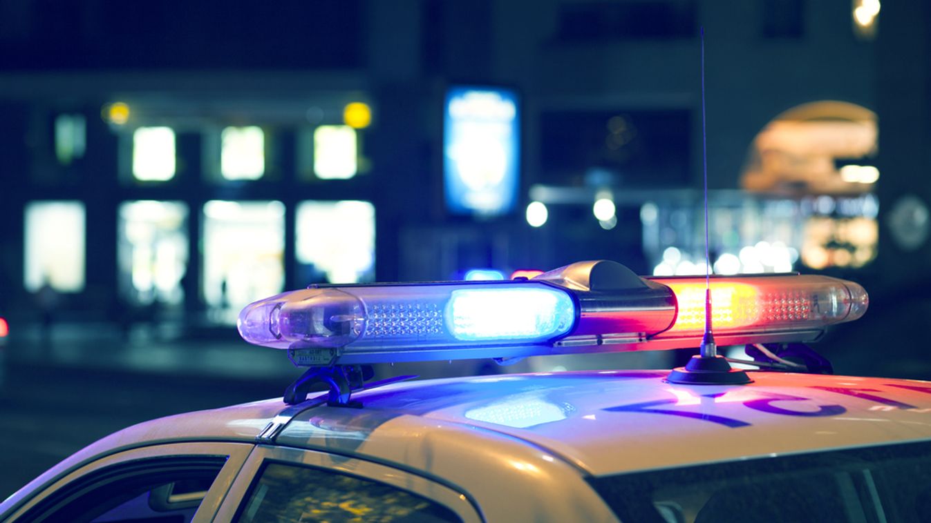 Kidöntöttek egy táblát Debrecenben, keresik az elkövetőket