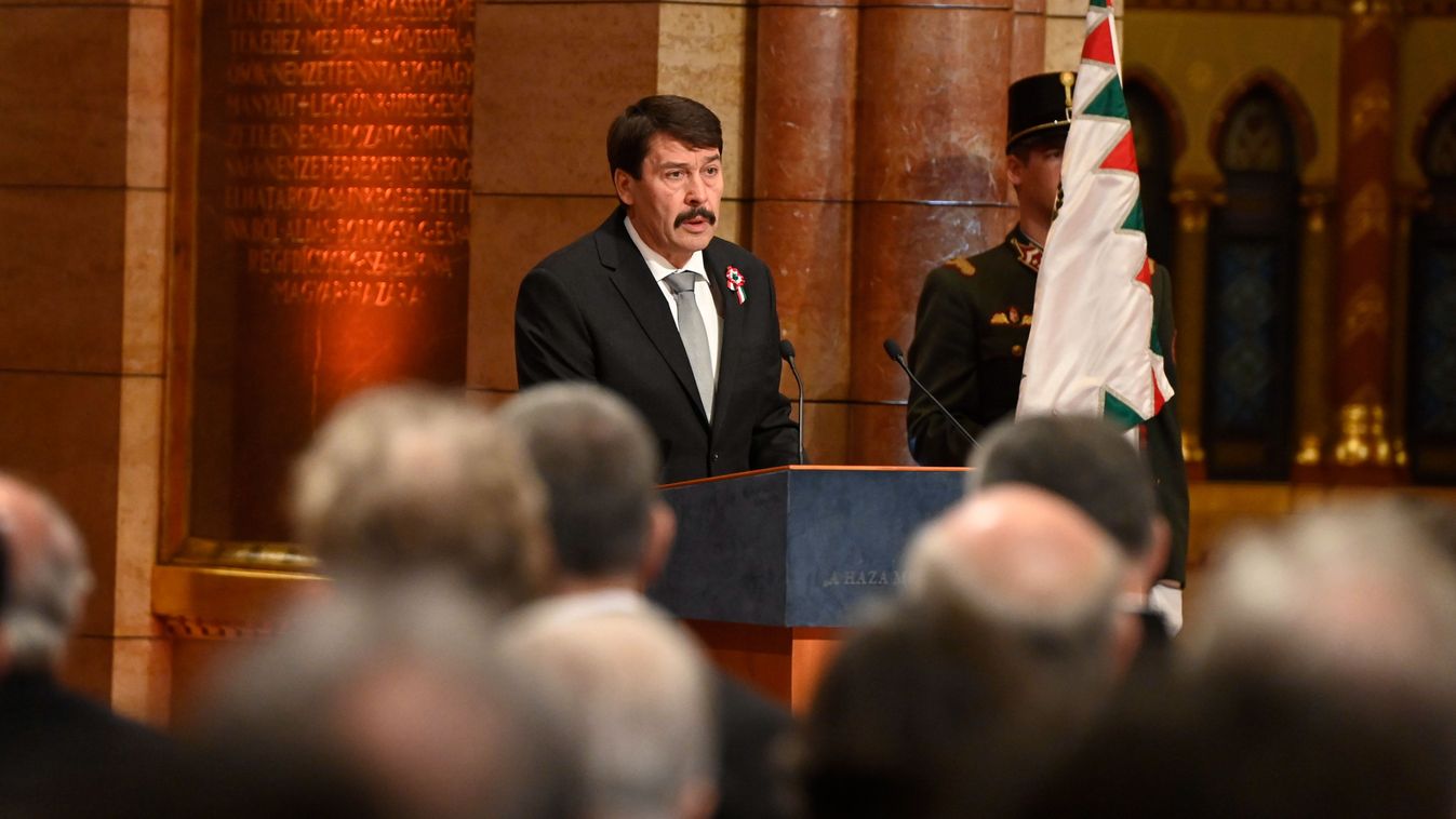 Áder János: a mai nap a megemlékezésről, a büszkeségről és a háláról szól