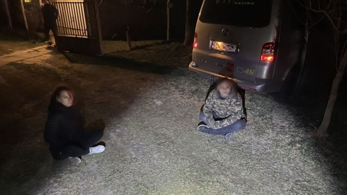 Menekülni próbáló embercsempészeket fogtak el az M9-esen