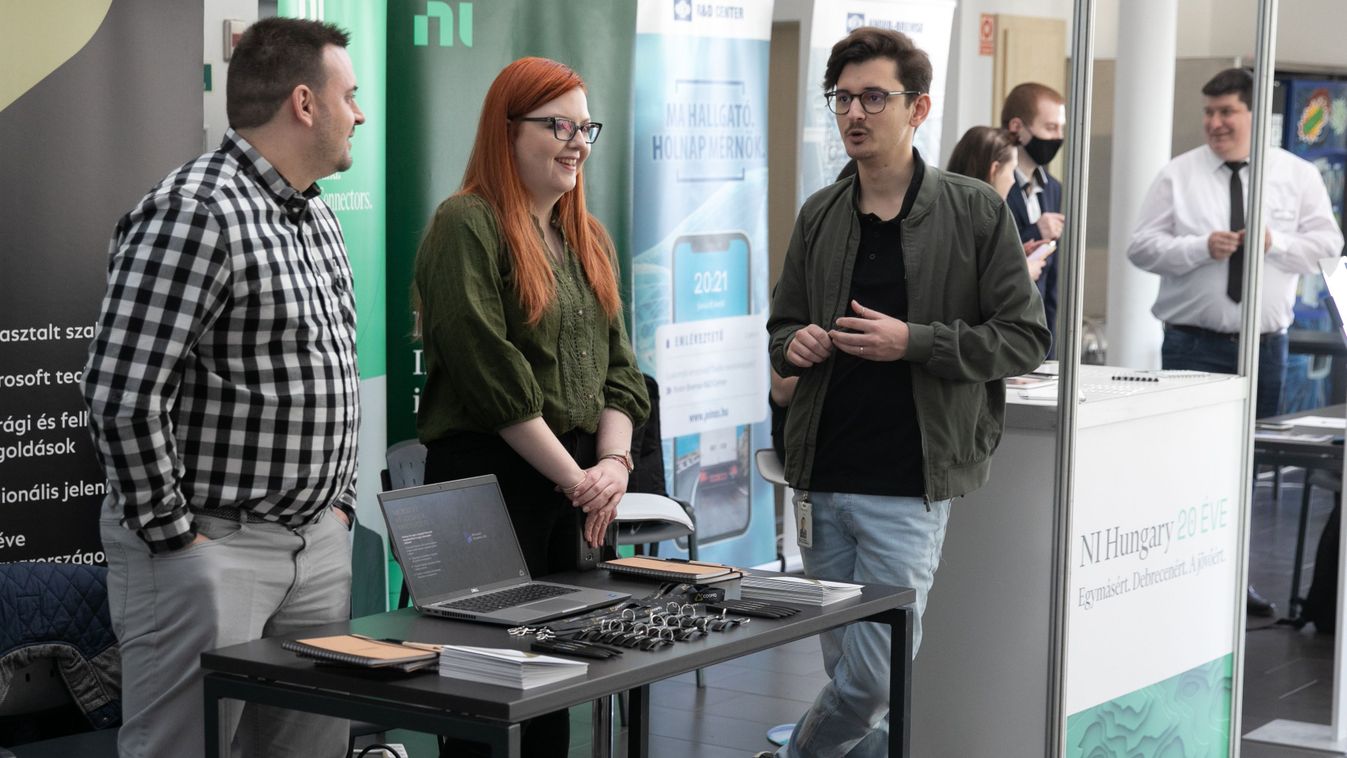 Megkezdődtek az Informatikai Szakmai Napok az egyetemen