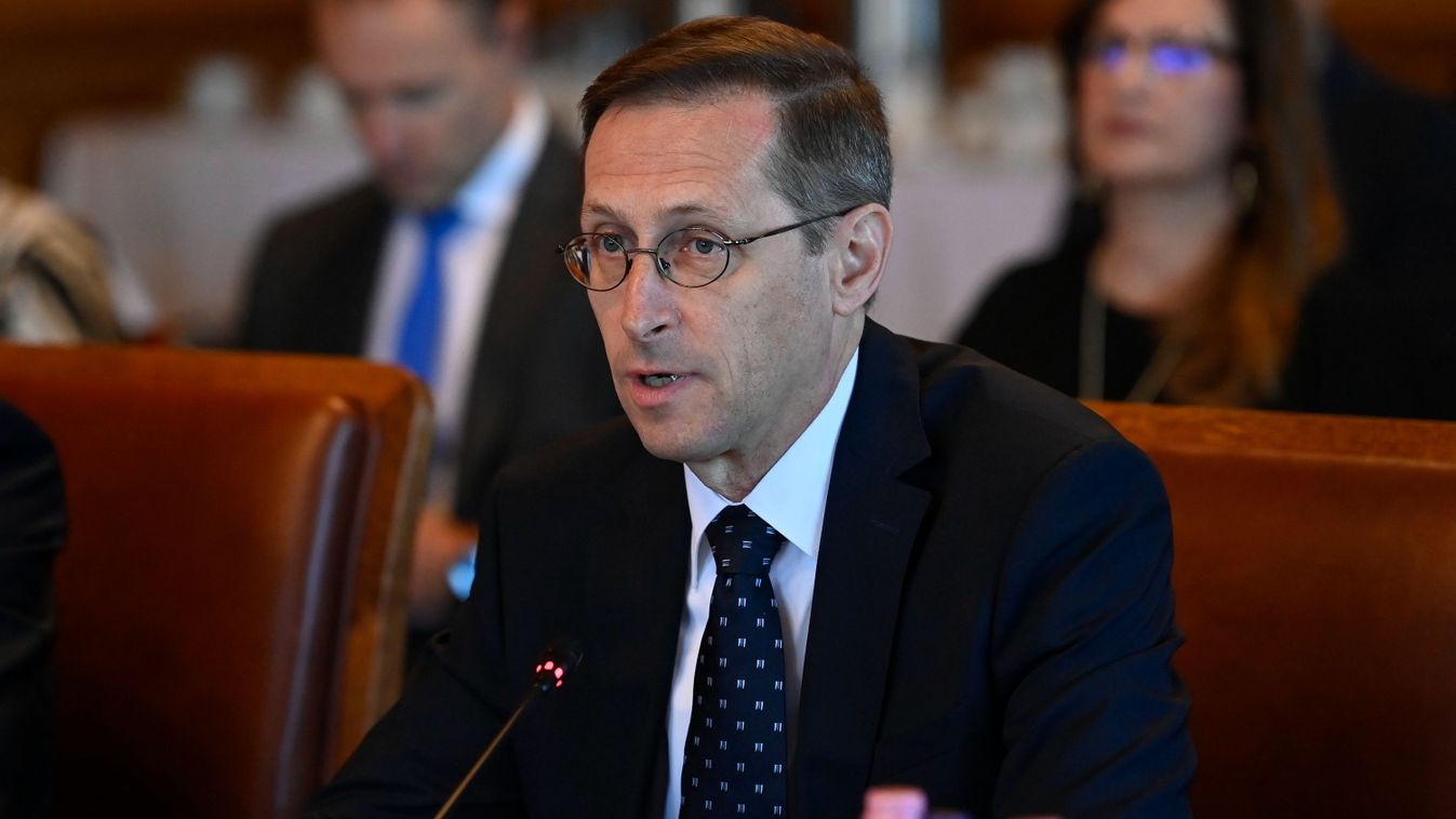 Varga Mihály: tovább csökken a hiány és az államadósság