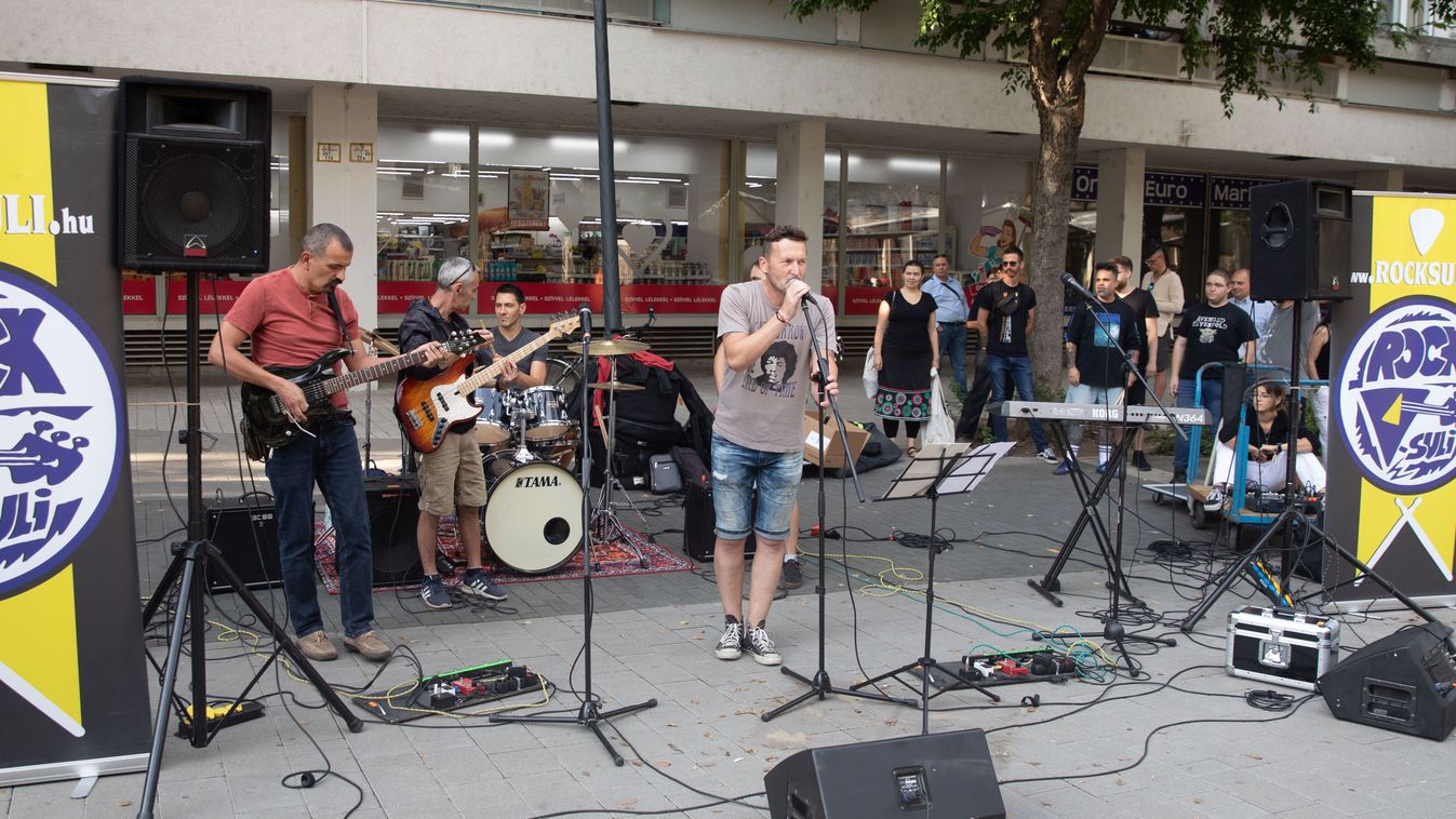 Utcára nyílik a suliajtó: a belvárosban kezdett új tanévet a Rocksuli