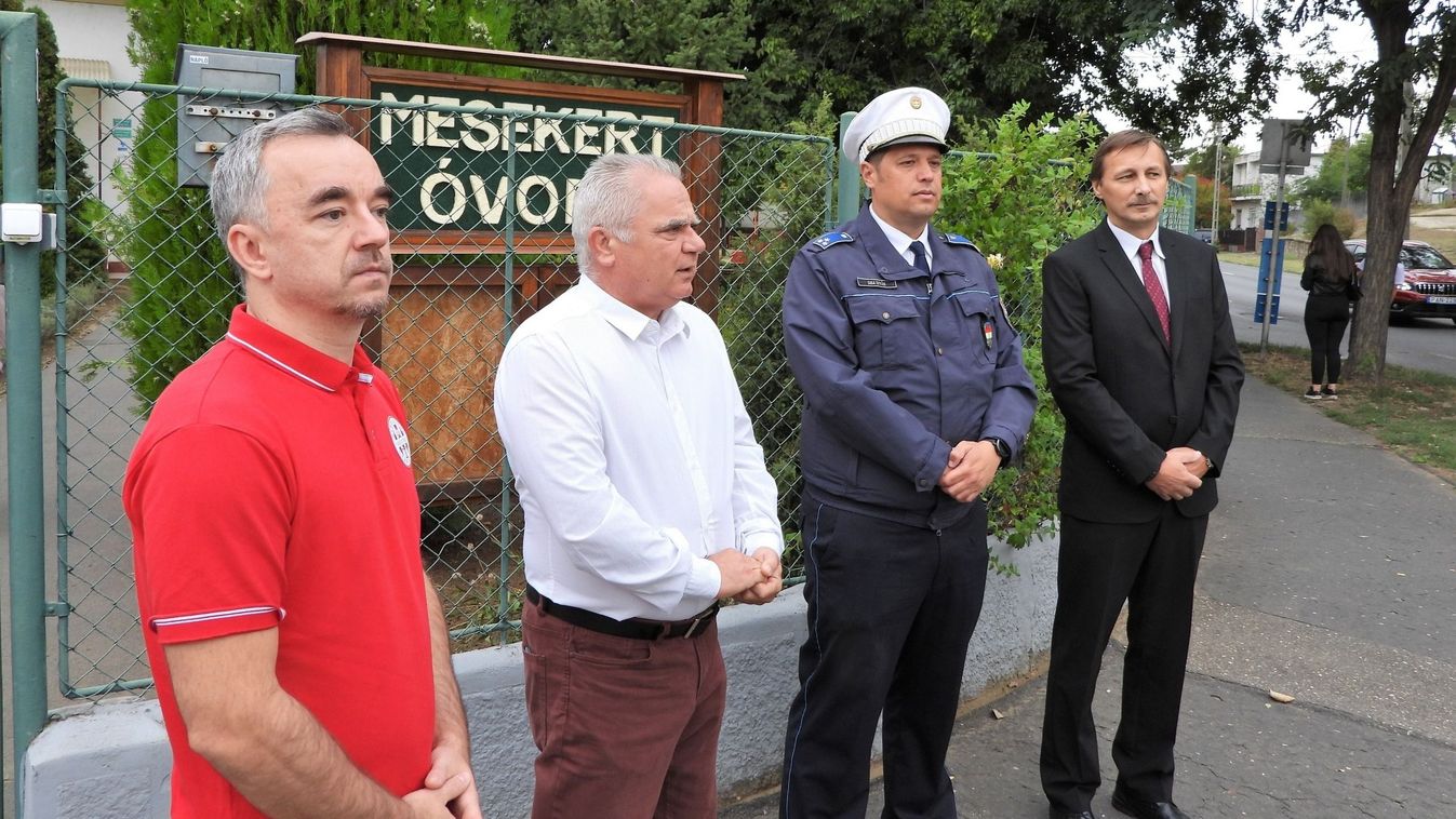 Közel ötven megyei iskola mellé állítanak rendőrt szeptemberben