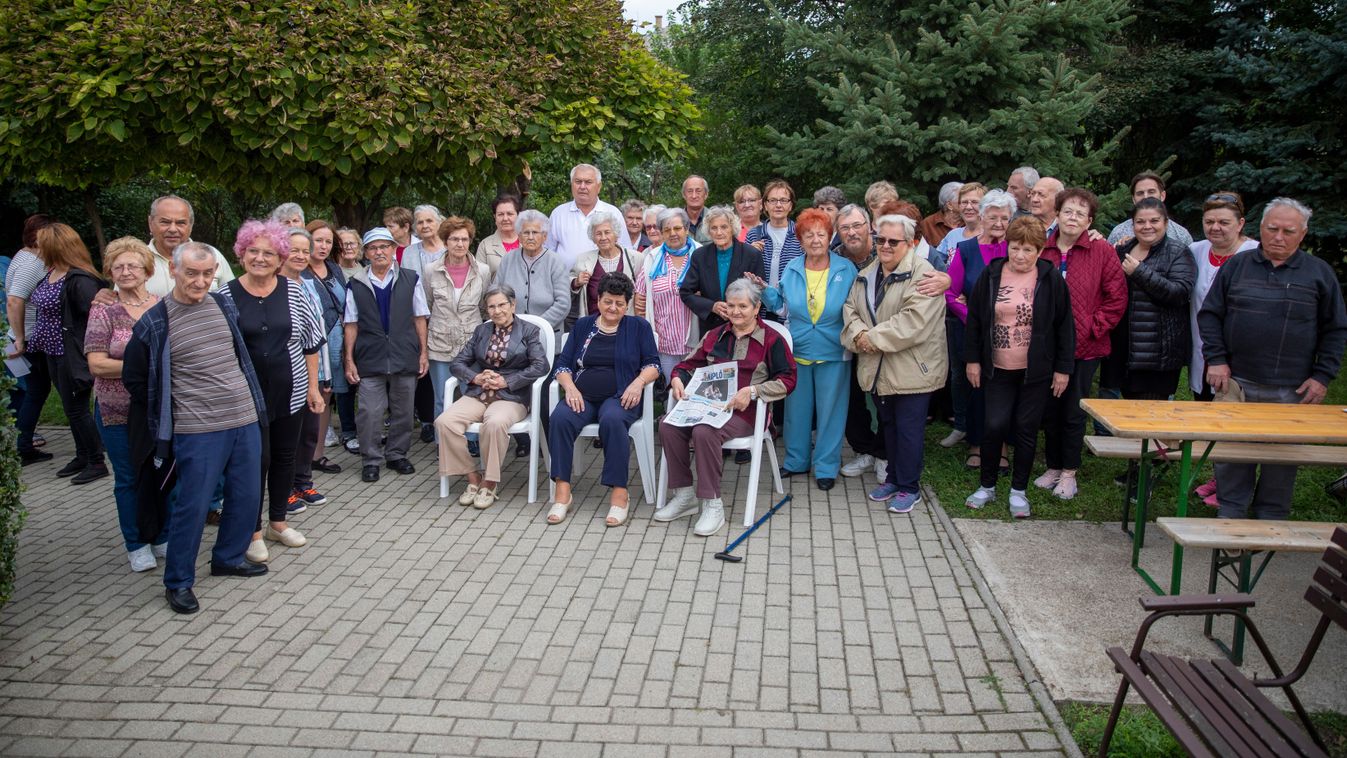 Összegyűltek a nyugdíjasok, hogy egy felejthetetlen nyílt napon gondtalanul szórakozzanak