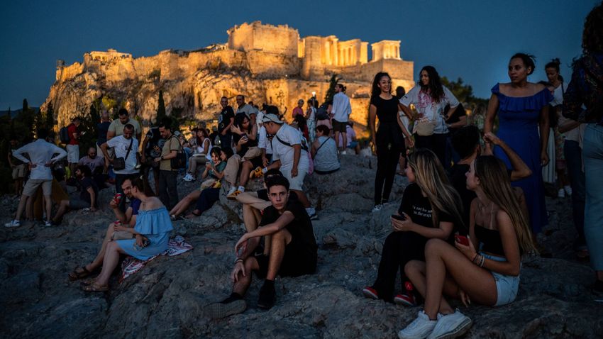 Υπάρχουν πολλοί τουρίστες, αλλά οι Έλληνες χρειάζονται εργάτες