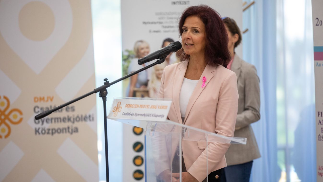 „Szembe kell néznünk saját nőiességünkkel” – Kétszer győzte le a mellrákot a debreceni egyesület elnöke