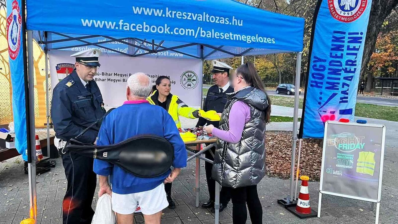 Ingyenes eszközöket kaptak az Egyetem téren járók