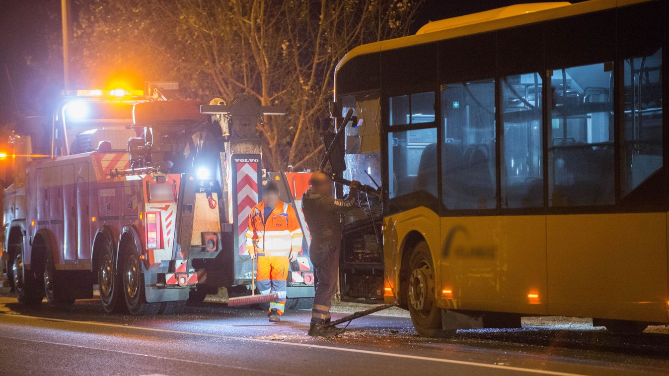 Busz és teherautó ütközött Ebes határában - Fotókkal, videóval