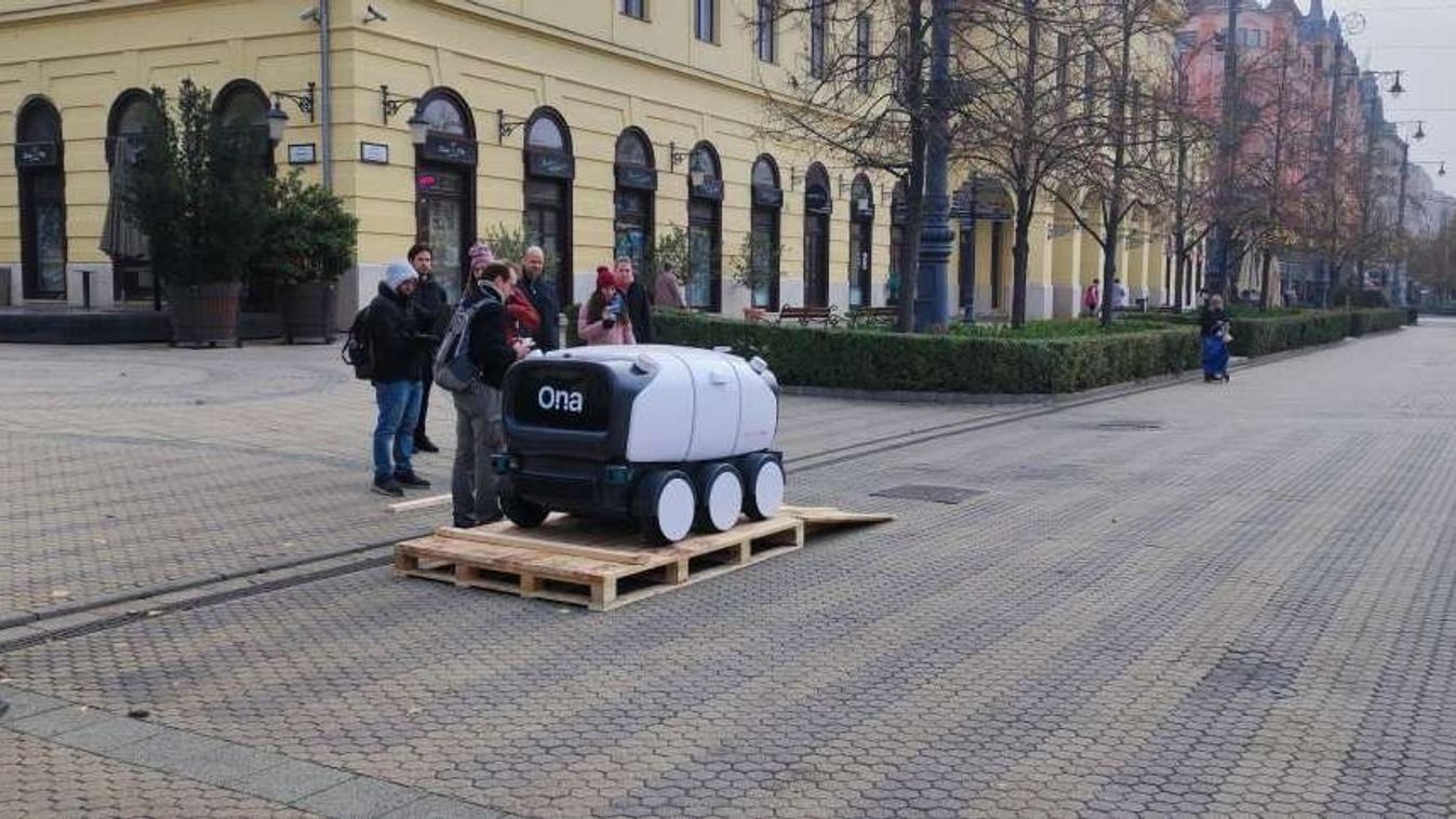Te is láttad a robotot Debrecen belvárosában? – videó