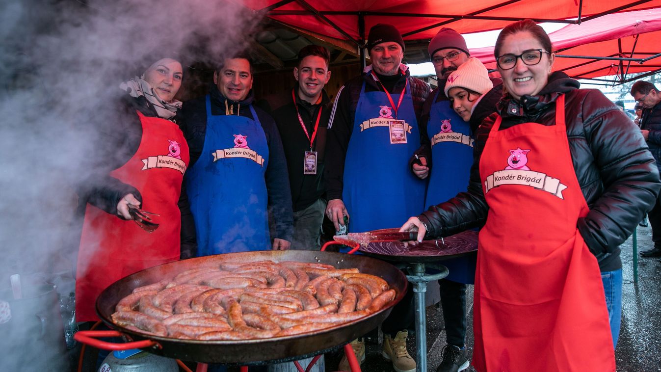 A Derecskei Disznótor úgy indult, mint rég: havas táj, perzselőláng, fogópálinka – fotókkal, videóval