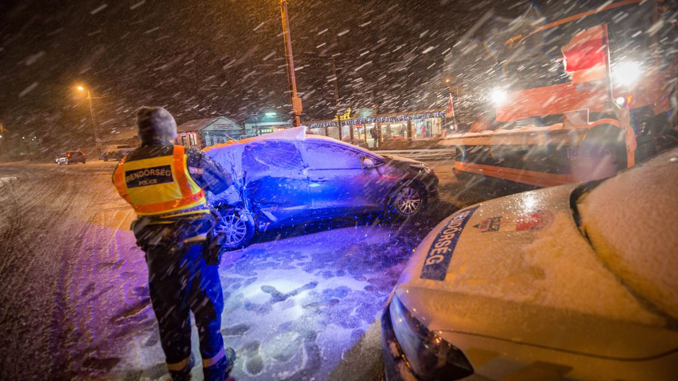 Tél tábornok újabb csapása: hókotró karambolozott egy forgalmas debreceni csomópontban – fotókkal, videóval