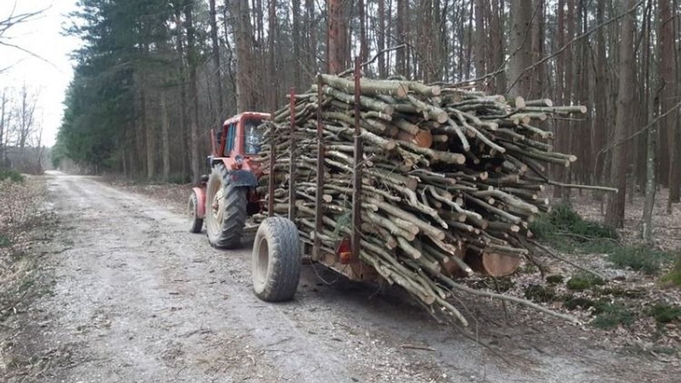 Tragédia Viszáknál: leesett a pótkocsiról, meghalt egy férfi