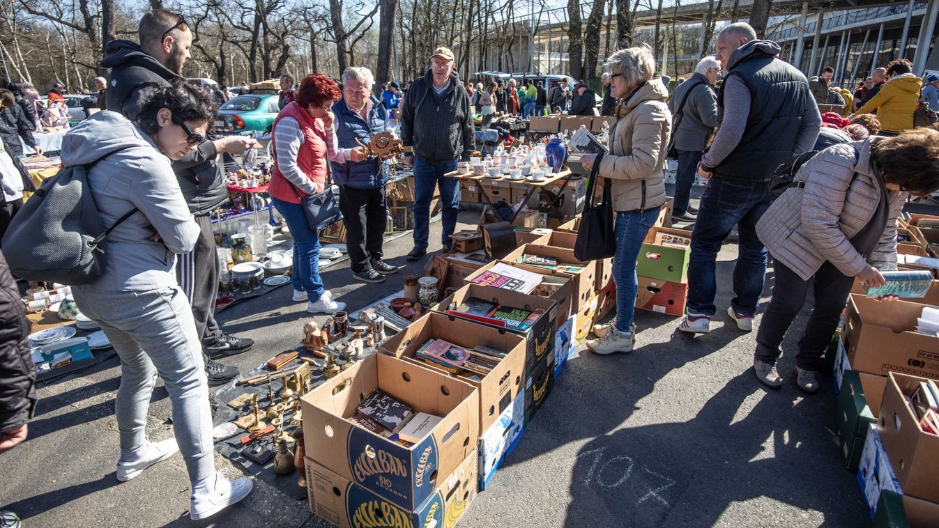 Mindig óriási varázsa van a debreceni régiségvásárnak – rengeteg fotón mutatjuk a vasárnapit!