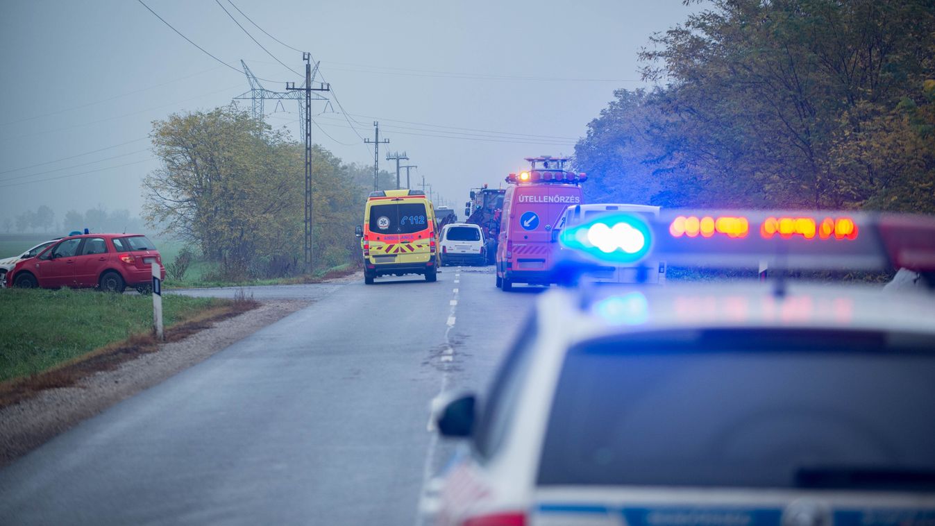 Ütközött két autó a 4-esen, Debrecennél