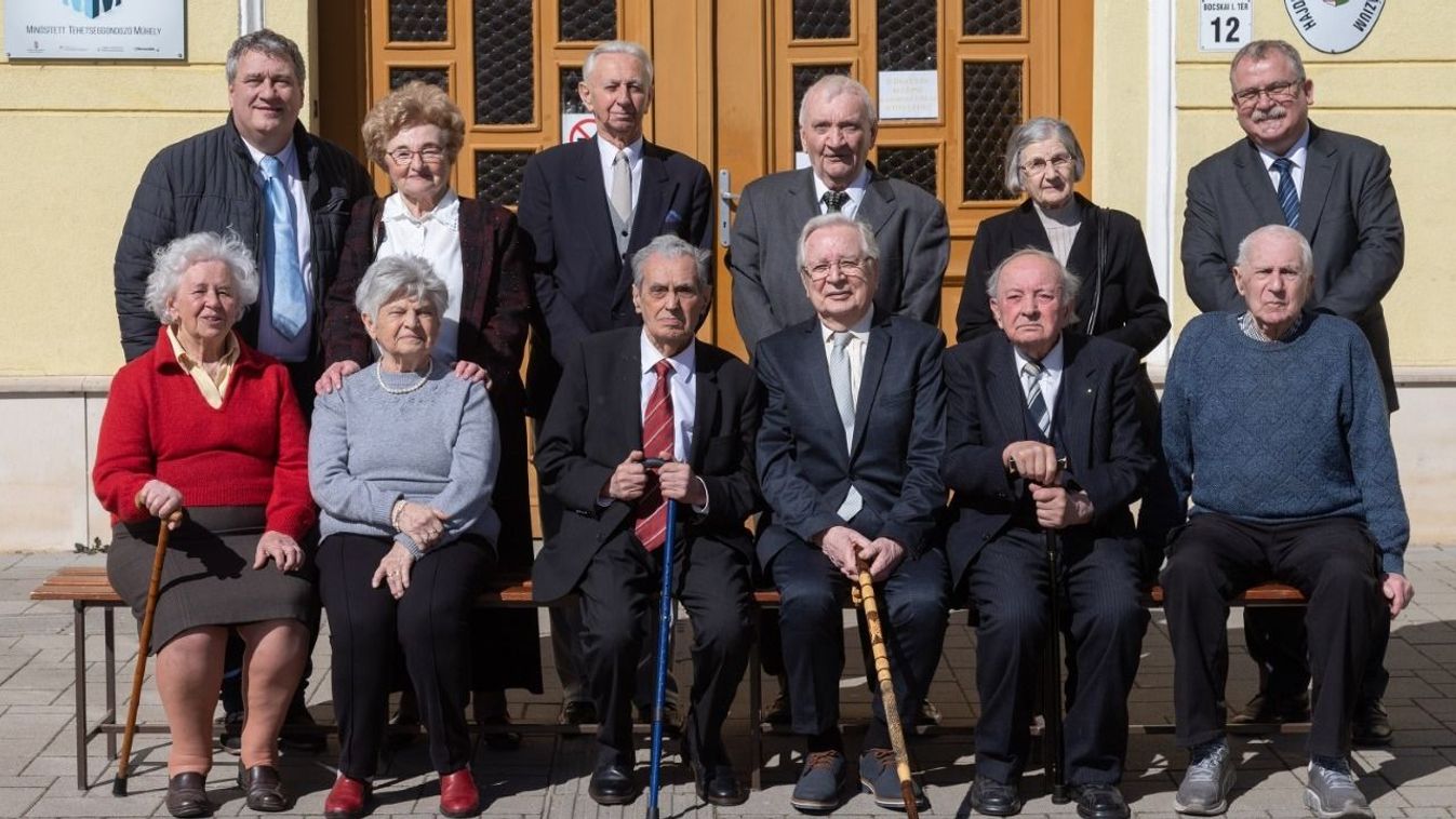 Találkozón emlékeztek vissza a hajdúböszörményi gimnázium 70 éve érettségizett évfolyamának tagjai
