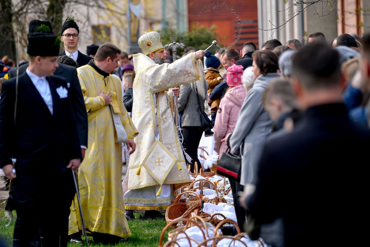 Húsvétvasárnap - Görögkatolikus ünnepi szent liturgia és pászkaszentelés