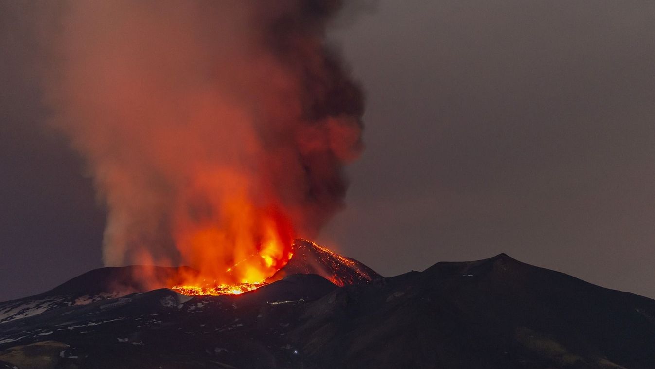 Kitört az Etna, a térségben leállt a légi közlekedés (videó)