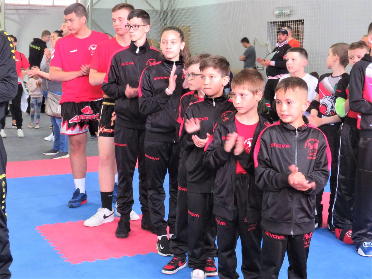 A Rácz Kick-boxing Team kötelékében nyolc versenyző indult