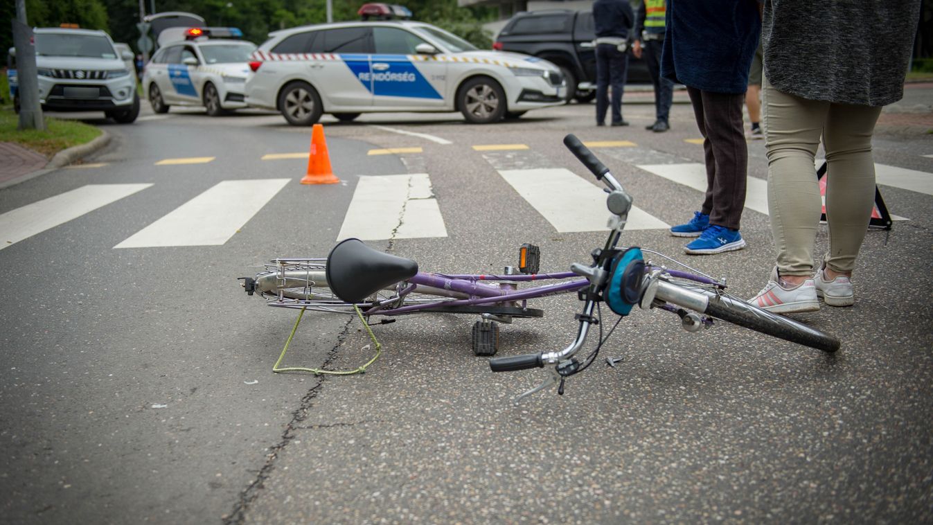 Zebrán ütöttek el egy biciklist Debrecenben – fotókkal