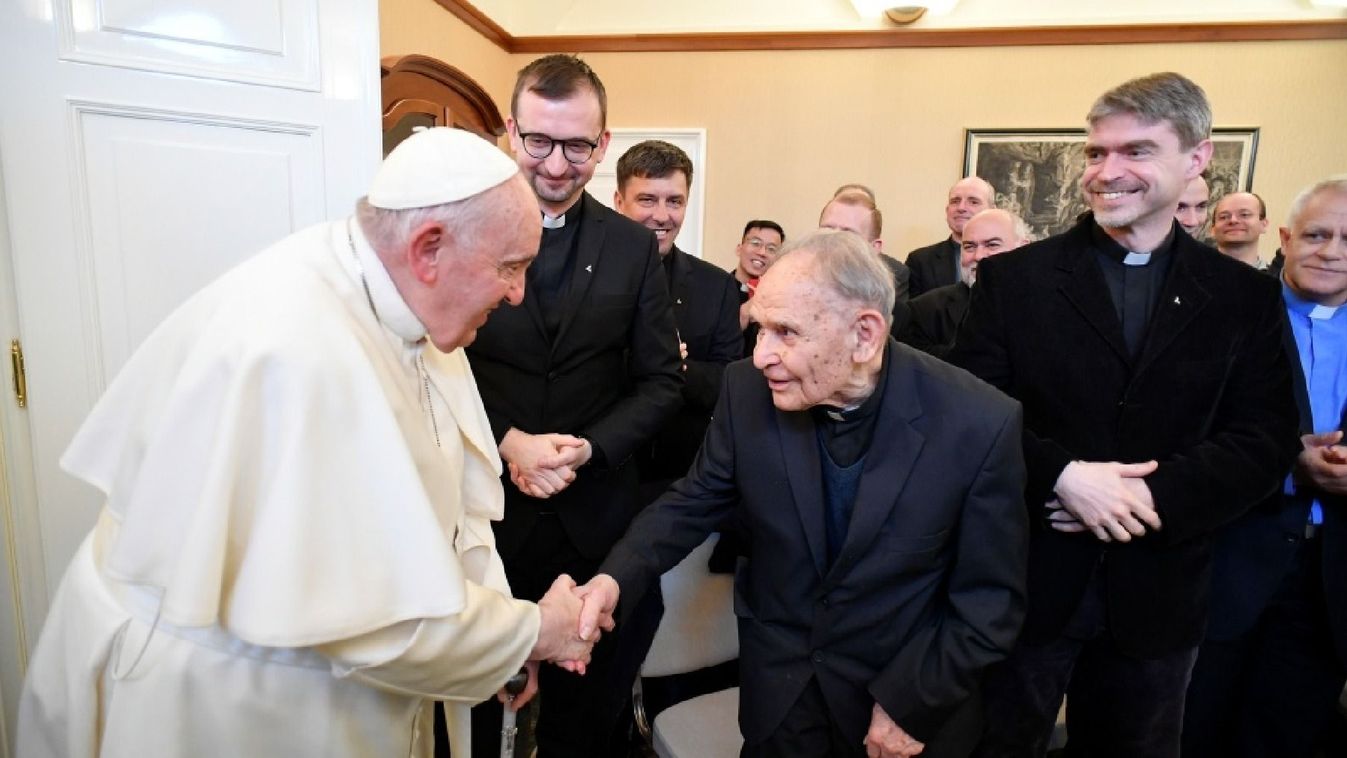 Spanyolul beszélgetett Ferenc pápával a magyar szerzetes
